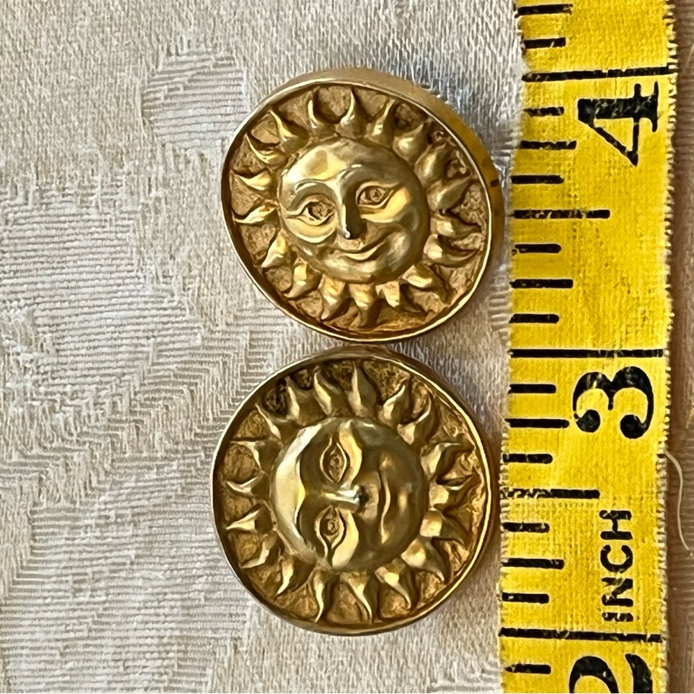 Vintage 1990s smiling sun face goldtone pierced earrings - Picture 8 of 9